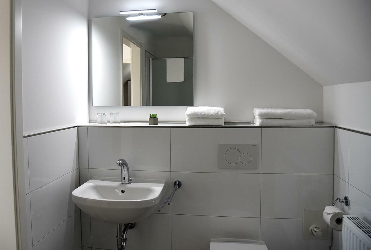Weingut Nickel Apartment นอยชตัดท์ อัน แดร์ ไวน์ชตราเซอ ภายนอก รูปภาพ