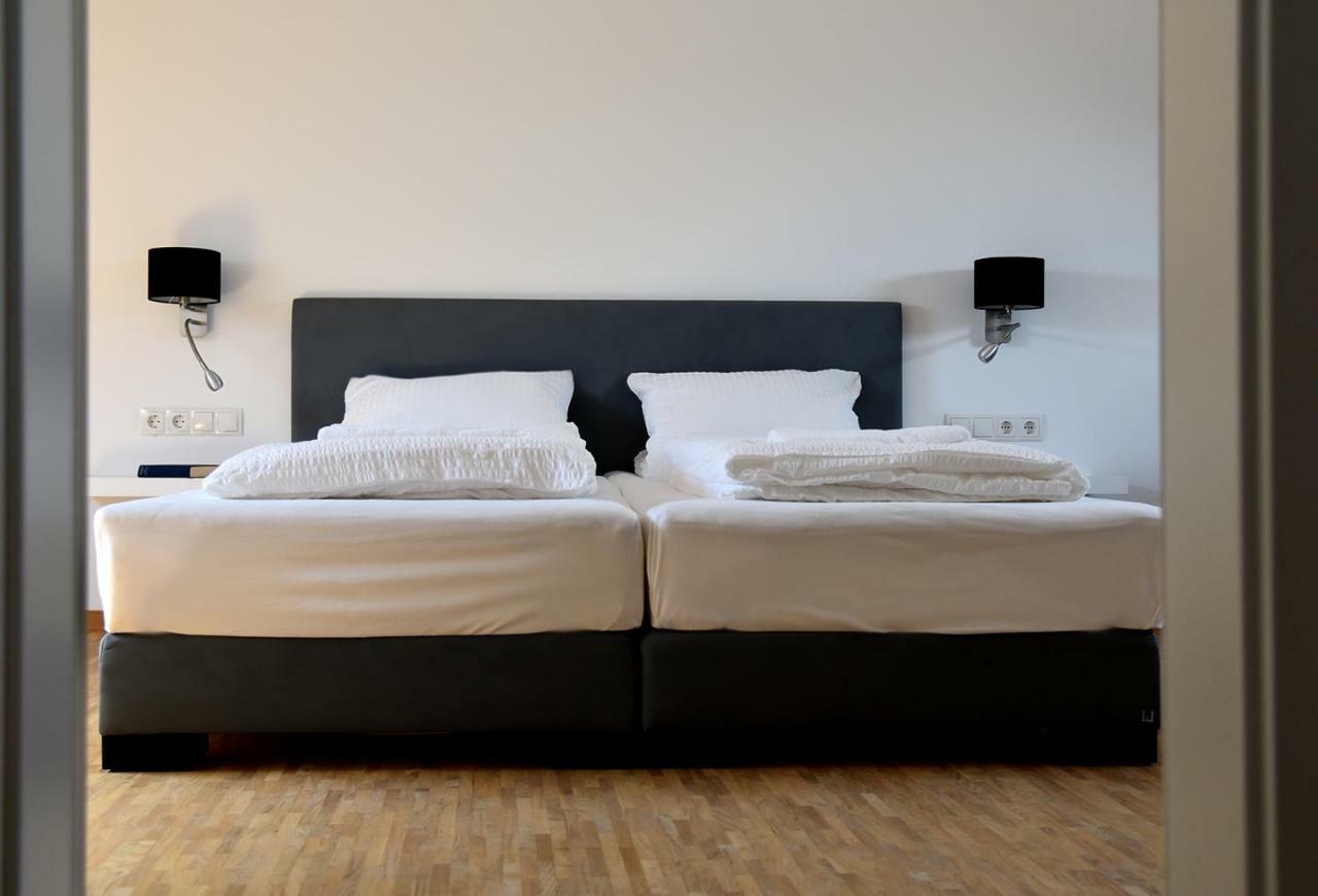 Weingut Nickel Apartment นอยชตัดท์ อัน แดร์ ไวน์ชตราเซอ ภายนอก รูปภาพ