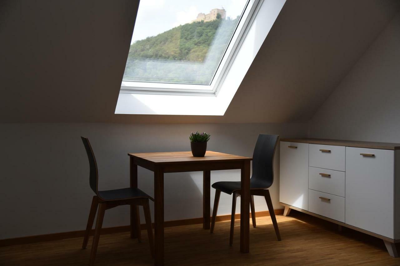 Weingut Nickel Apartment นอยชตัดท์ อัน แดร์ ไวน์ชตราเซอ ภายนอก รูปภาพ